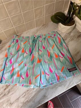 Vineyard Vines. Size L 7” Printed Chappy Swimwear Surfboards Aquasky
